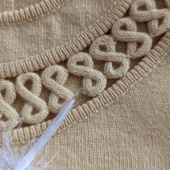 Vintage Cashmere Buttery Soft Scottish Gold Yellow Sweater - Picture 11 of 11